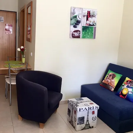Апартаменти Magnificent Studio For 3 Persons Портіман
